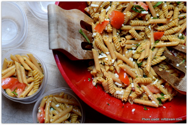 Chickapea Pasta, Gluten free pasta with protein, Pasta with protein, pasta made with chickpeas, Lunchbox ideas, back to school lunch ideas, pasta lunchbox recipe, healthy back to school lunches