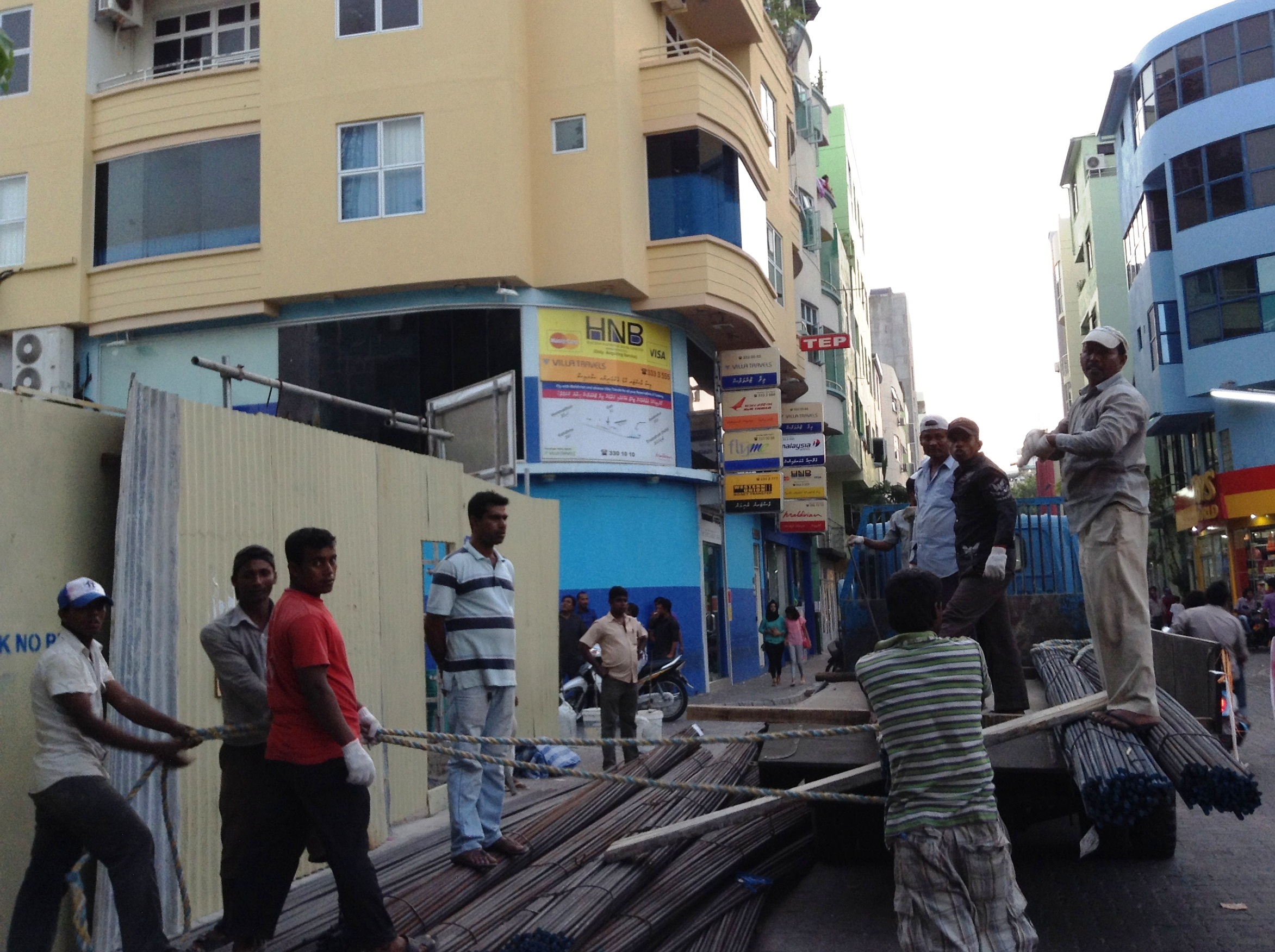 2. Bangladeshi construction workers unloading materials from a lorry in Majeedhi Magu of Male’. Since the year 2000, construction industry has progressed significantly in Maldives while the majority of employees in the industry are Bangladeshi nationals.