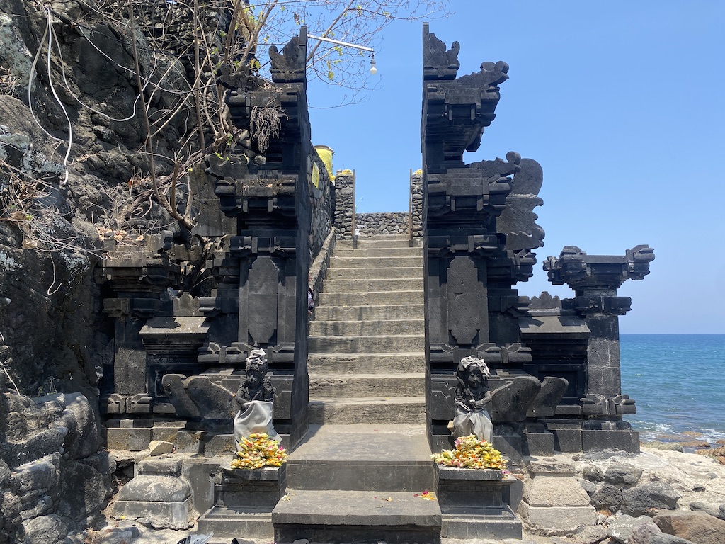 All you need to know about visiting Pura Batu Bolong, Lombok