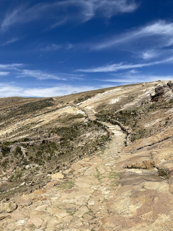 Path crossing the centre of Isla del Sol