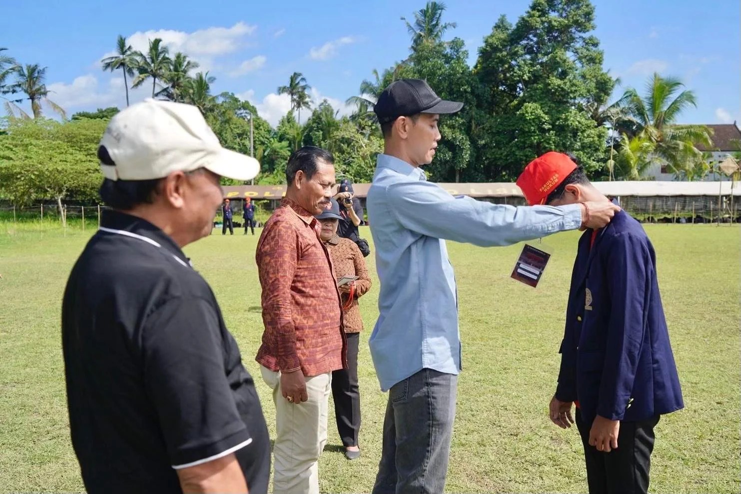 Wabup Klungkung Tjokorda Gde Surya Putra saat membuka Pengabdian Masyarakat Iustitia 2026 di Desa Tihingan.