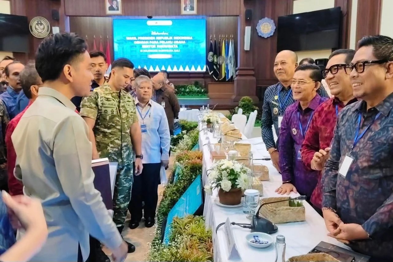 Bupati Klungkung I Made Satria saat menghadiri silaturahmi bersama Wapres Gibran Rakabuming Raka membahas Pariwisata di Kabupaten Klungkung.