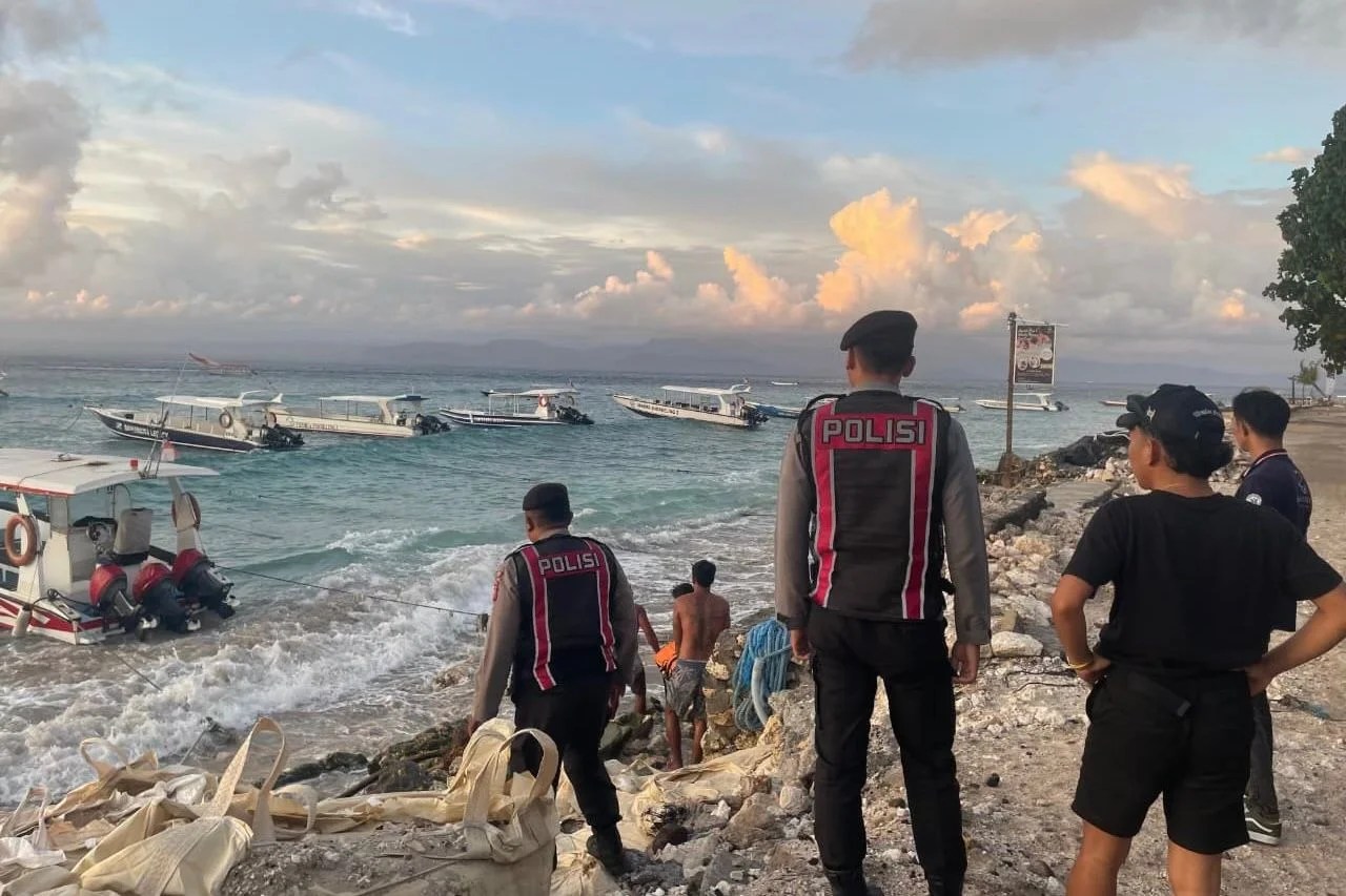 Evakuasi dan penanganan medis terhadap kasus WNA Korea meninggal di Nusa Penida setelah aktivitas snorkeling.