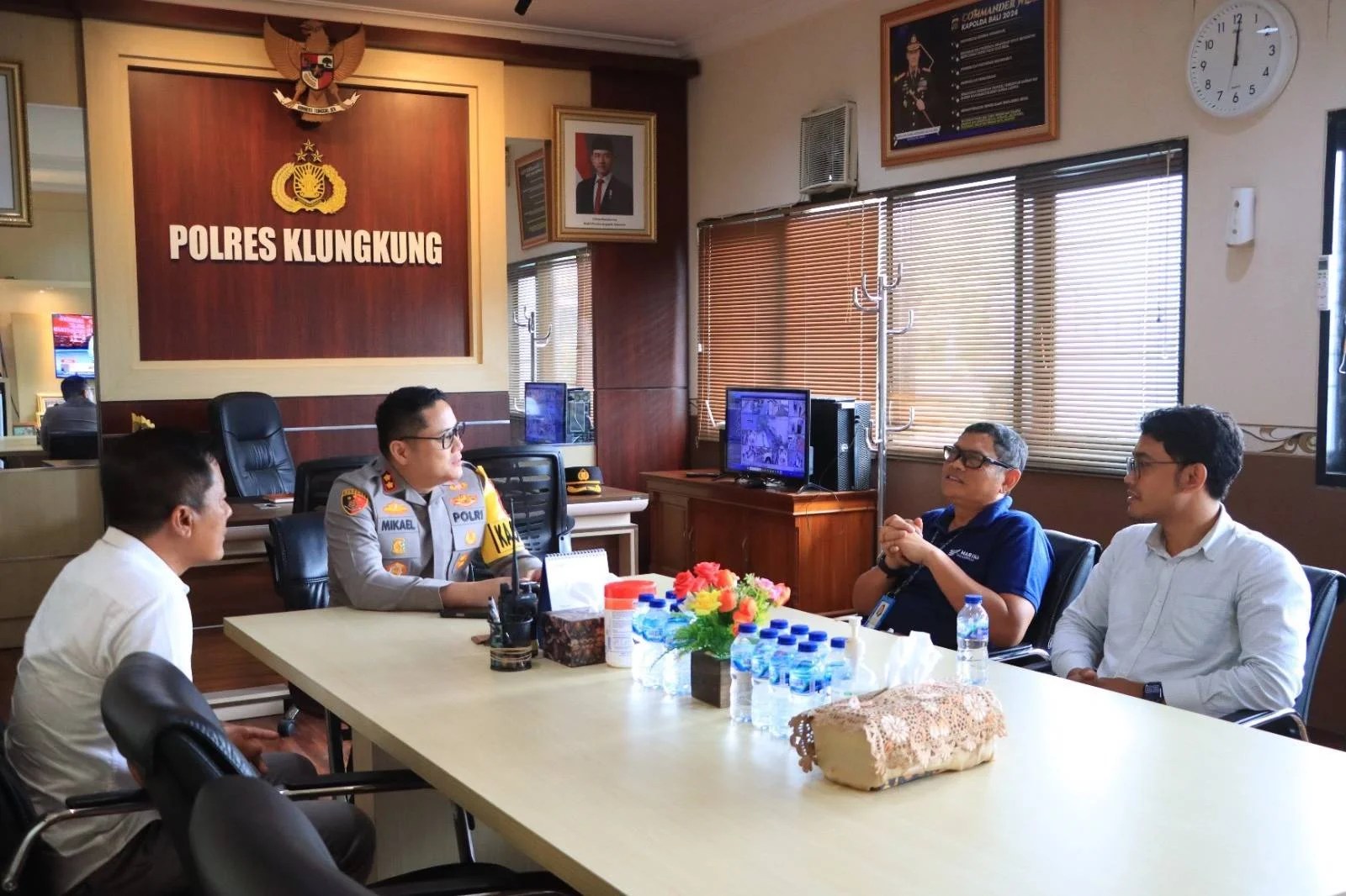 Kapolres Klungkung saat beraudiensi dengan Plt Dirut PKB membahas penguatan Keamanan Pusat Kesenian Bali Klungkung.