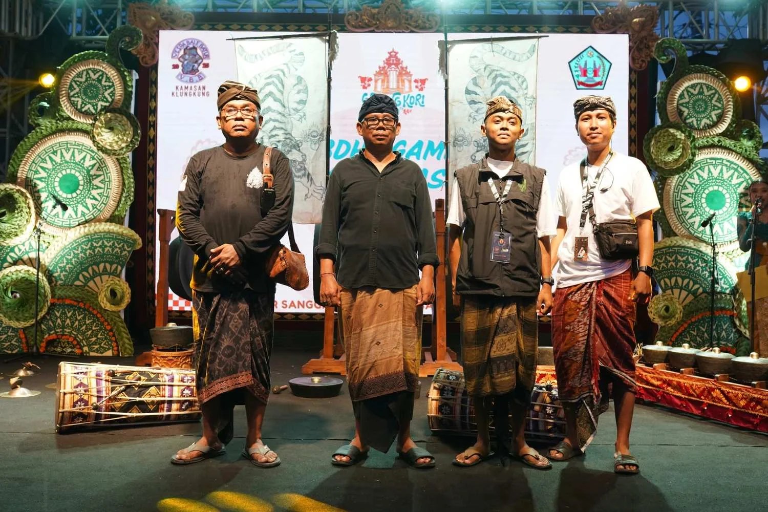 Gede Narayana saat memberikan sambutan dalam lomba baleganjur di Banjar Sangging, Desa Kamasan, Klungkung.