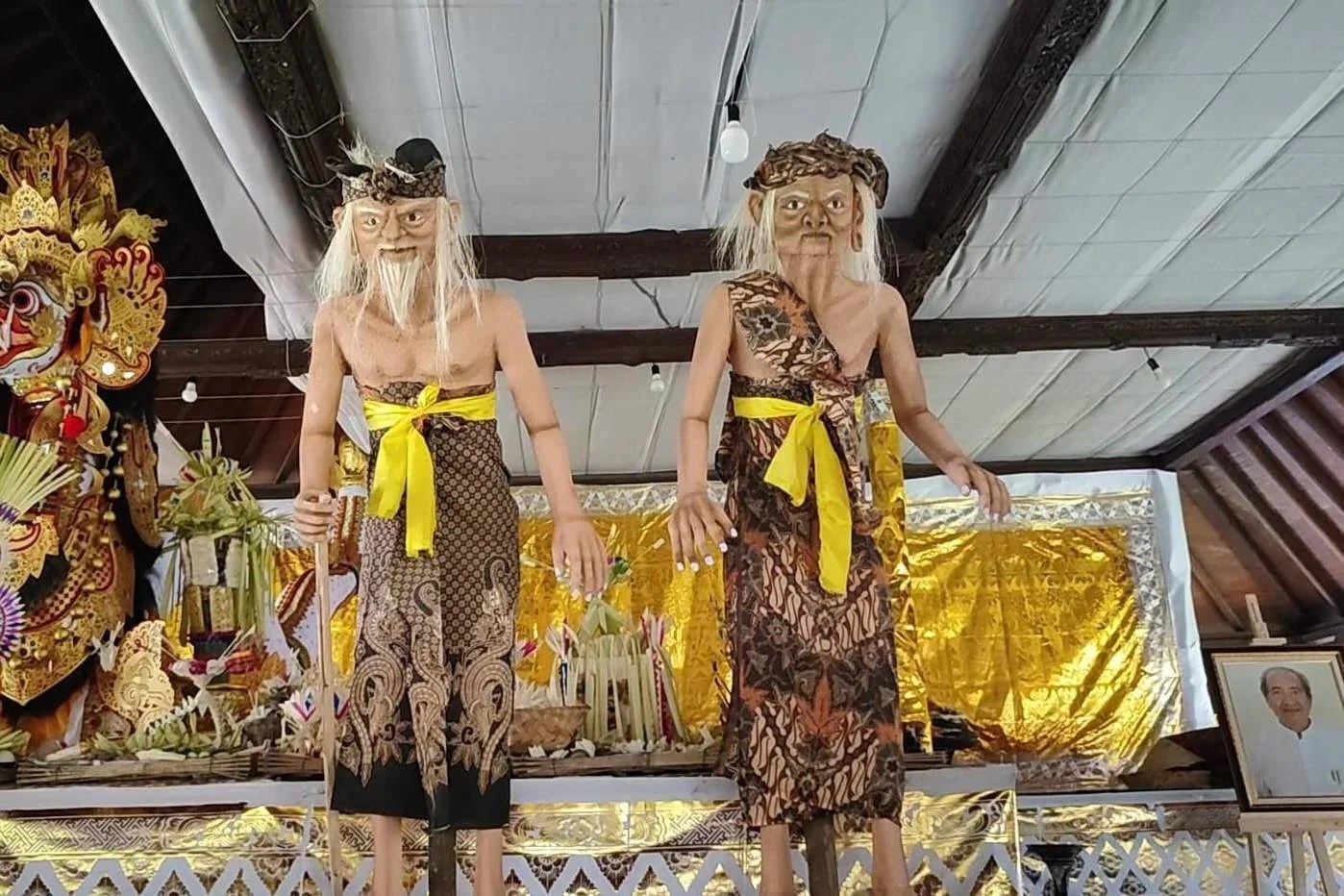 Suasana terkini di depan Puri Agung Gianyar menjelang puncak upacara Palebon Ida Bhagawan Blebar.