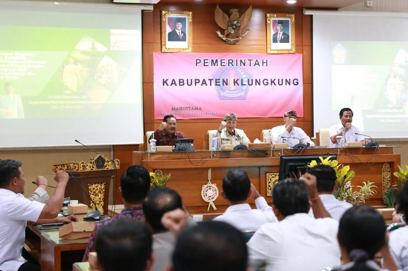 Suasana rapat koordinasi persiapan penyerahan Sertifikat HAKI Provinsi Bali 2026 di Kantor Bupati Klungkung.