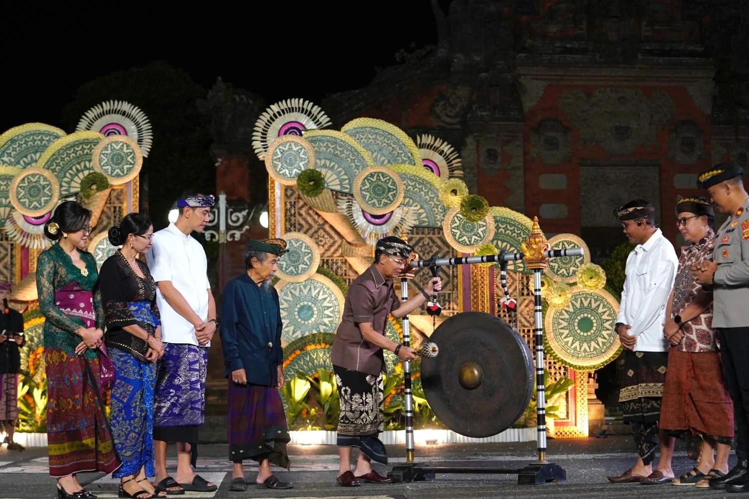 Bupati Klungkung I Made Satria saat memberikan sambutan dalam pembukaan Lomba Ogoh-Ogoh antar kecamatan.