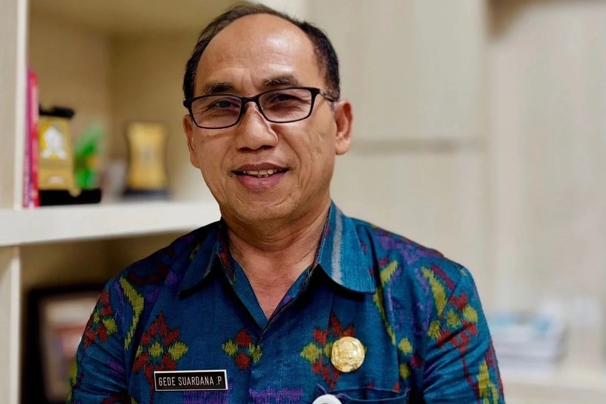 Kepala Dinas Tenaga Kerja (Kadisnaker) Gianyar I Gede Suardana Putra saat memberikan keterangan terkait PMI di Kuwait.