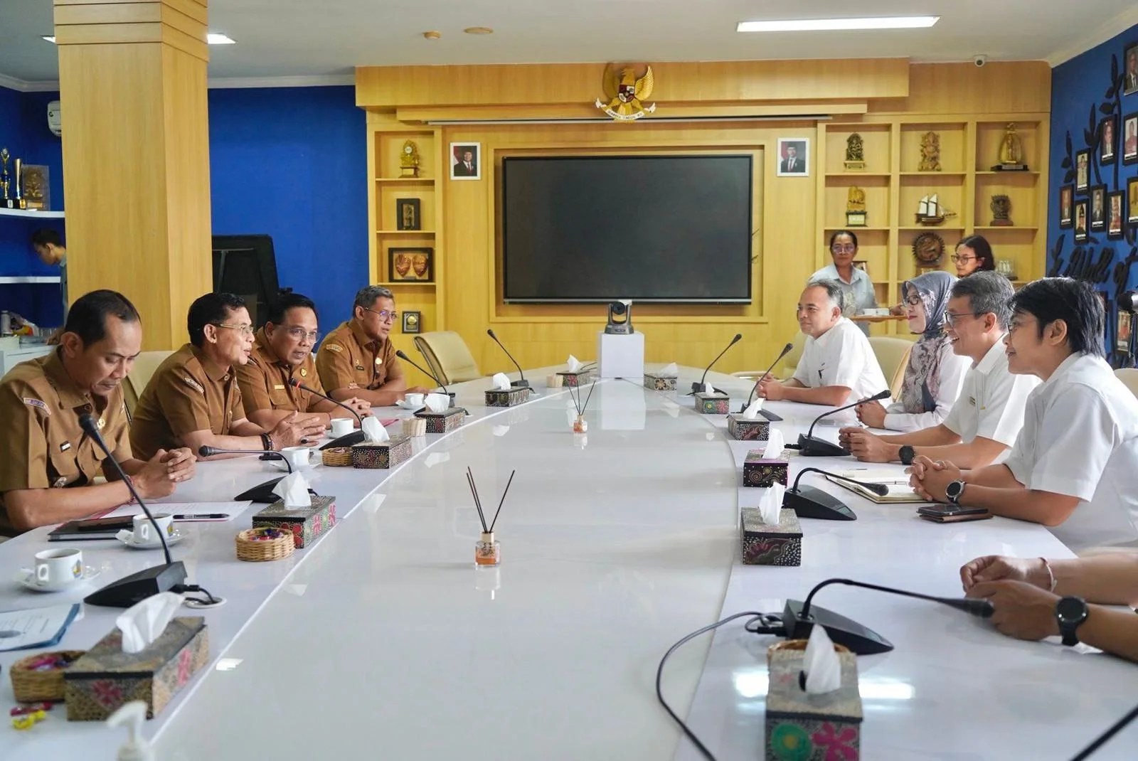 Bupati Klungkung I Made Satria saat beraudiensi di Kantor Wilayah DJP Bali guna membahas pertukaran data perpajakan.