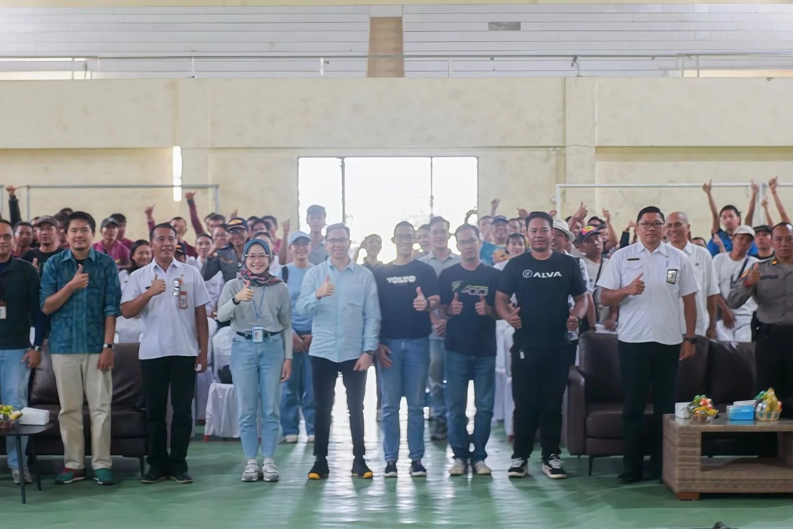 Suasana pameran kendaraan listrik dalam acara Mini Expo Electrifying Lifestyle PLN di Nusa Penida.