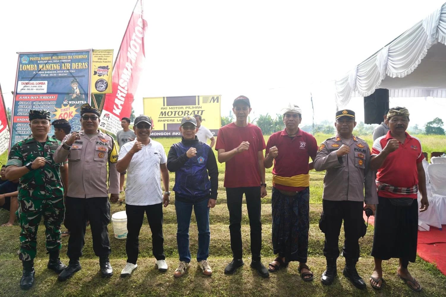 Bupati Klungkung, I Made Satria bersama Wakil Bupati Klungkung, Tjokorda Gde Surya Putra membuka Lomba Mancing Air Deras di Jalan Subak Babakan