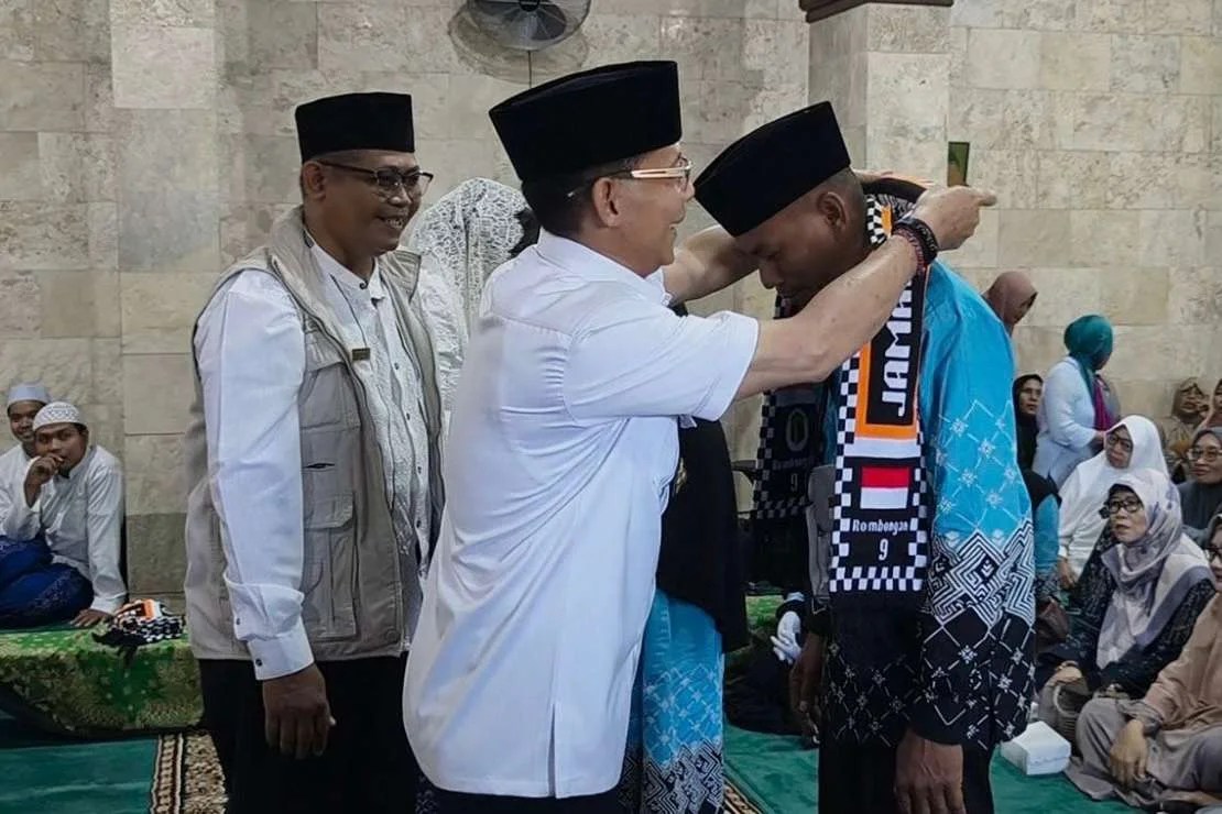 Bupati Klungkung I Made Satria saat melepas secara resmi keberangkatan Jemaah Calon Haji Kabupaten Klungkung di Masjid Agung Al-Fatah.