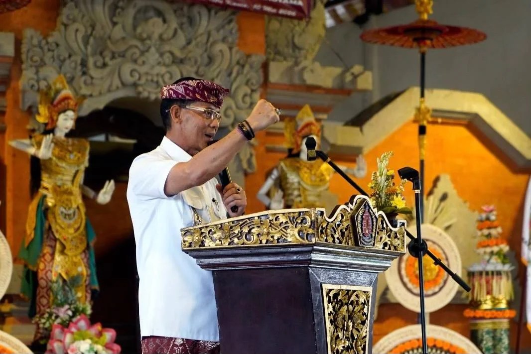 Bupati Klungkung I Made Satria saat memberikan sambutan pada puncak perayaan HUT ke-7 FKK BPD Klungkung di Balai Budaya.