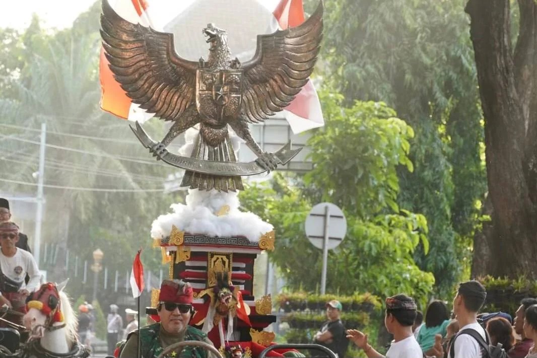 Ilustrasi atau dokumentasi rilis pers Ketua Umum Rumah Kebangsaan Ketut Udi Prayudi mengenai rute parade Karnaval Pancasila 2026 di Denpasar.