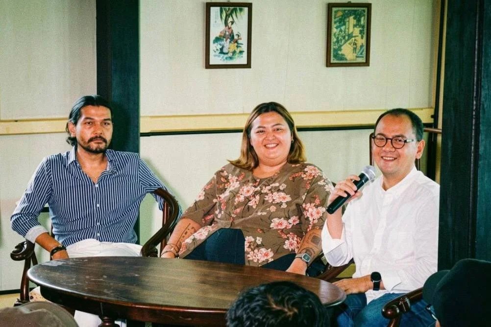 Suasana konferensi pers press rilis Enlightened Bali 2026 bertema PASAR Malam bersama para co-founder di Masa-Masa Gianyar.