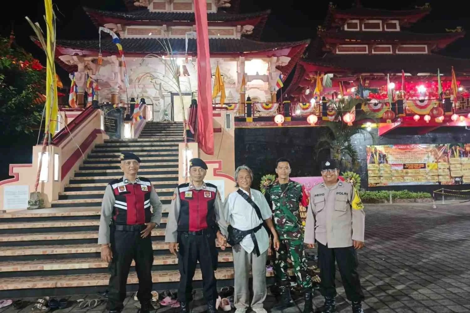 Umat Budha Gelar Perayaan Sejit YM Kwan Sing Tee Koen di Vihara Dharma Ratna