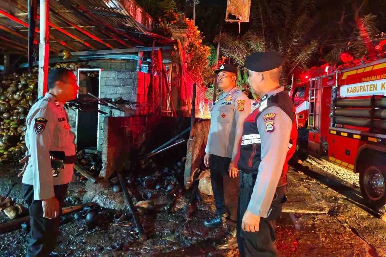 Kebakaran Sabut Kelapa di Gunaksa Berhasil Dipadamkan, Widastra Alami Kerugian Rp 2 Juta