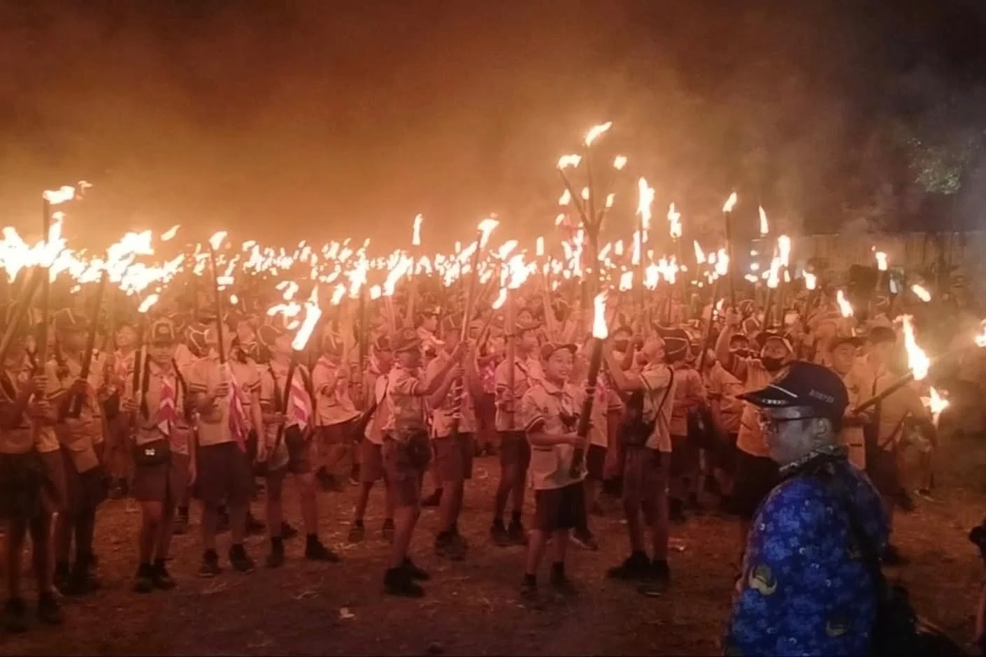 Ribuan Siswa Gelar Pawai Obor di Tegallalang, Semarak Sambut HUT ke-81 RI dan HUT ke-68 Provinsi Bali