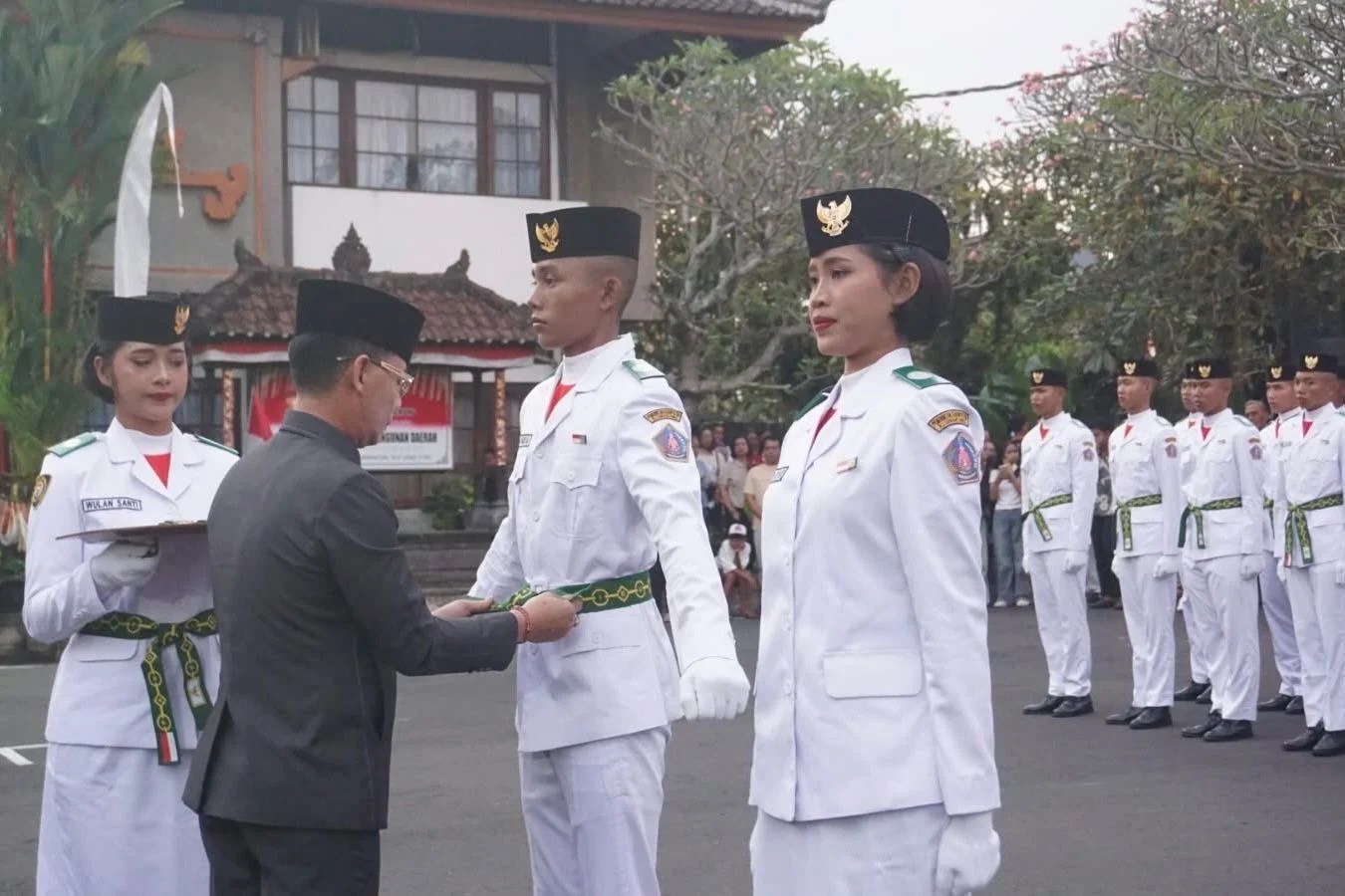 Bupati Satria Kukuhkan Anggota Paskibraka Kabupaten Klungkung Tahun 2026
