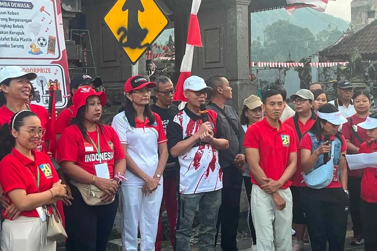Lepas Jalan Sehat Sambut HUT Kemerdekaan RI, Bupati Satria: Jadikan Momentum Ini Untuk Mempererat Tali Persaudaraan