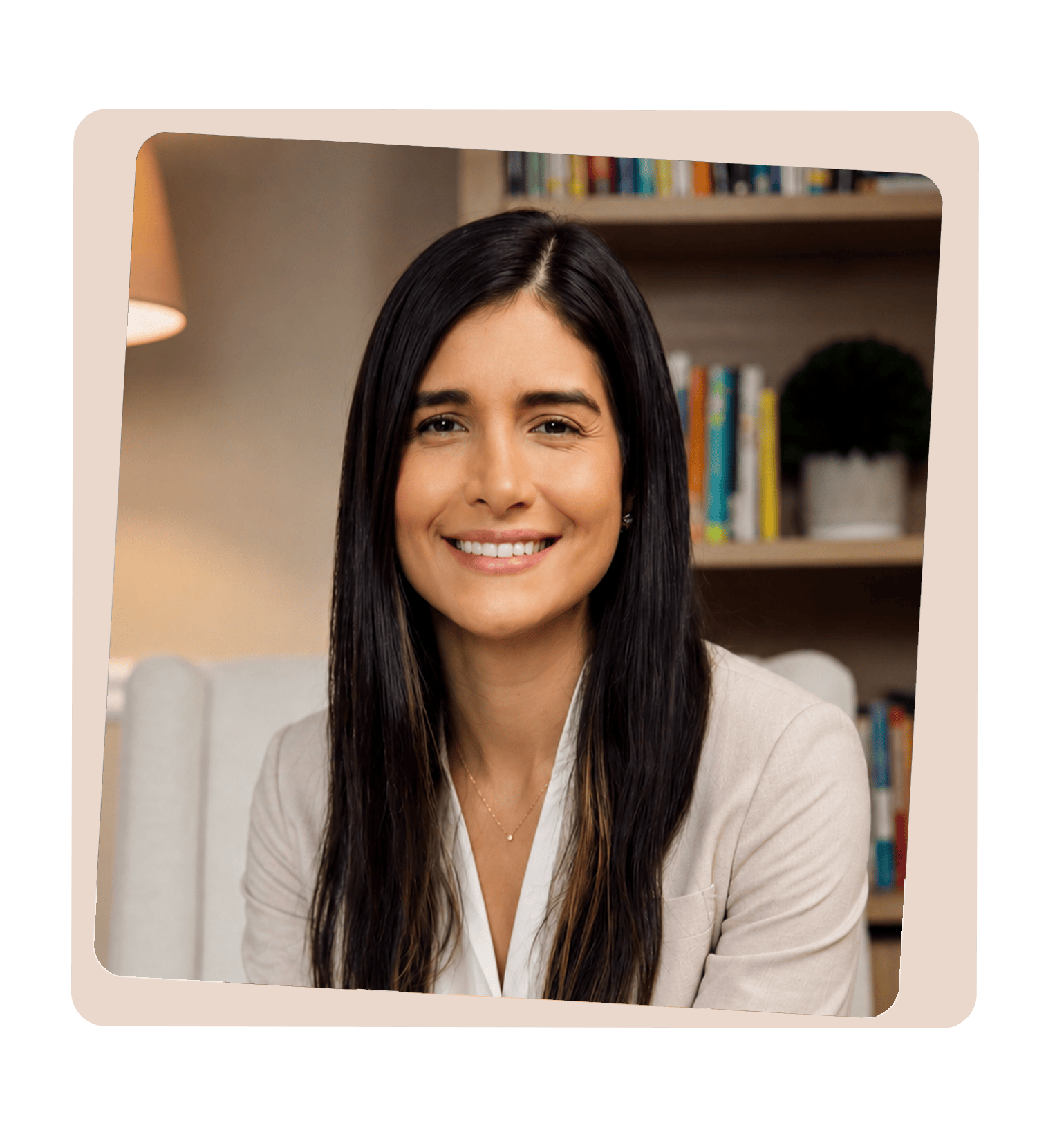 Laura Cruz headshot