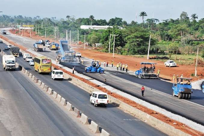 Lagos-Ibadan road: FG Gets More Land to Build Interchange, 2 Flyovers