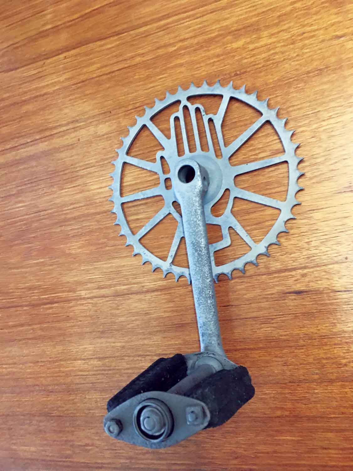 The gently sandblasted crank set