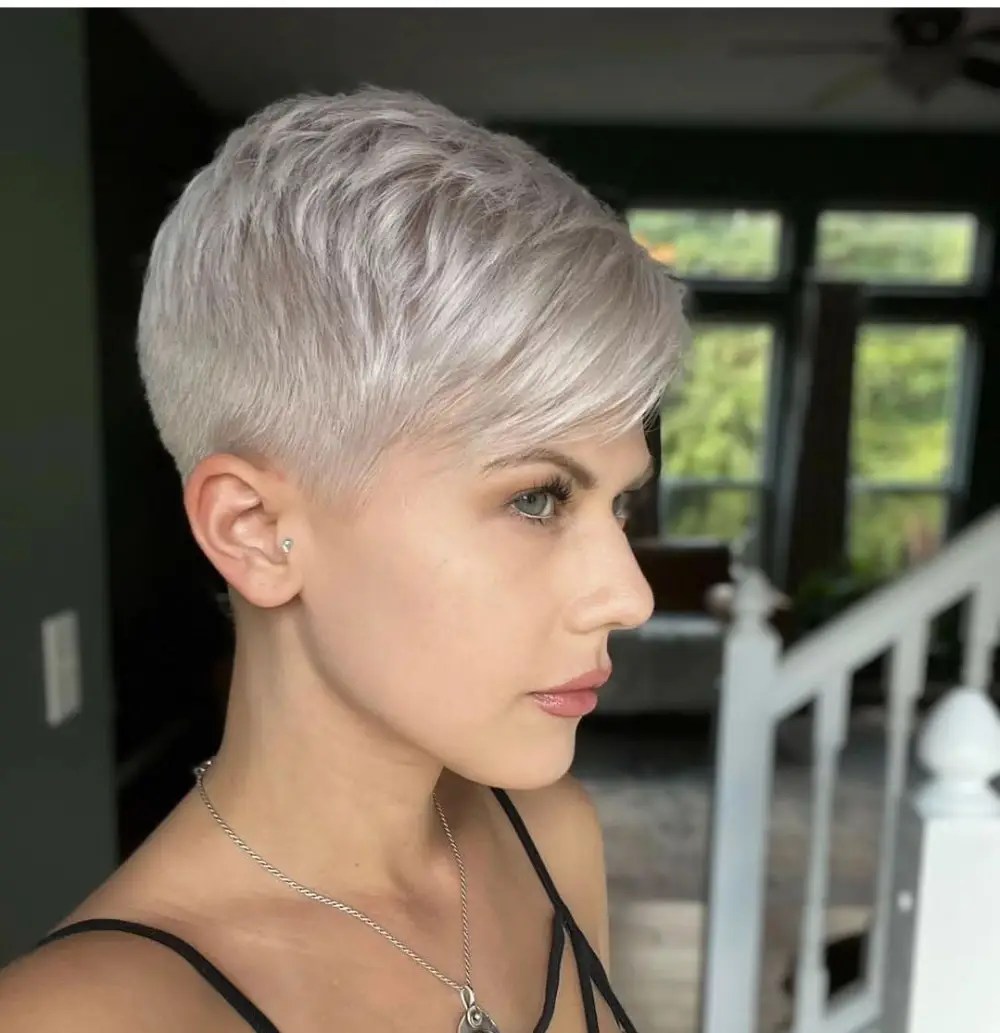 Sophisticated and Polish Sidecut hair