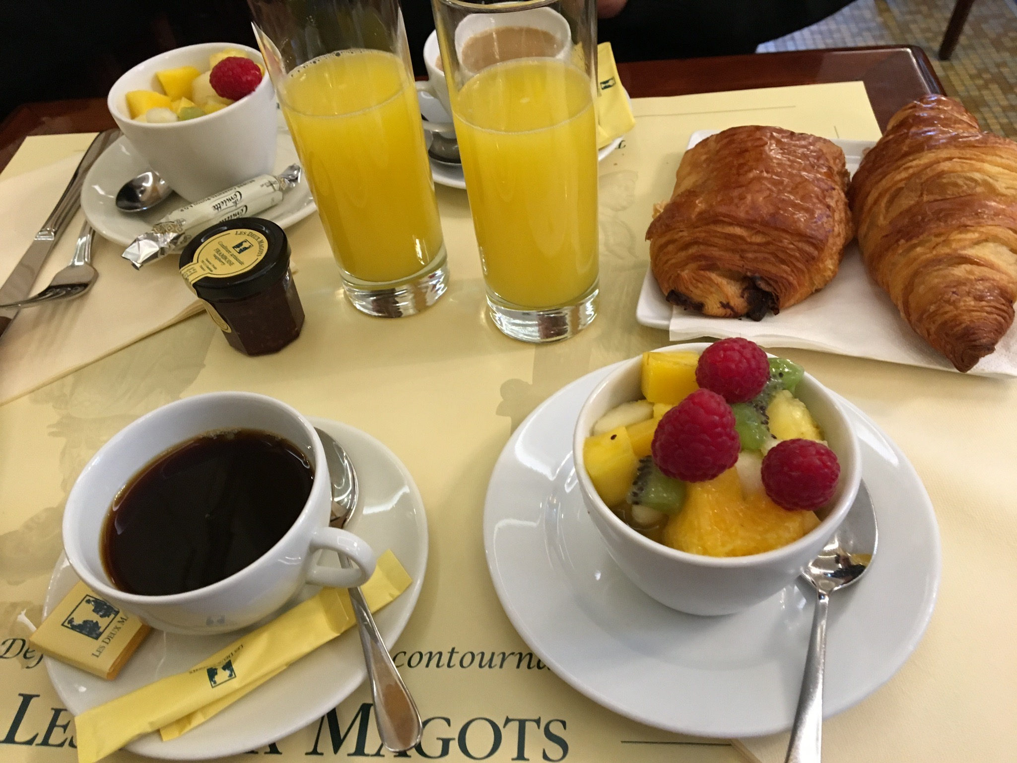 Petit-déjeuner aux Deux Magots