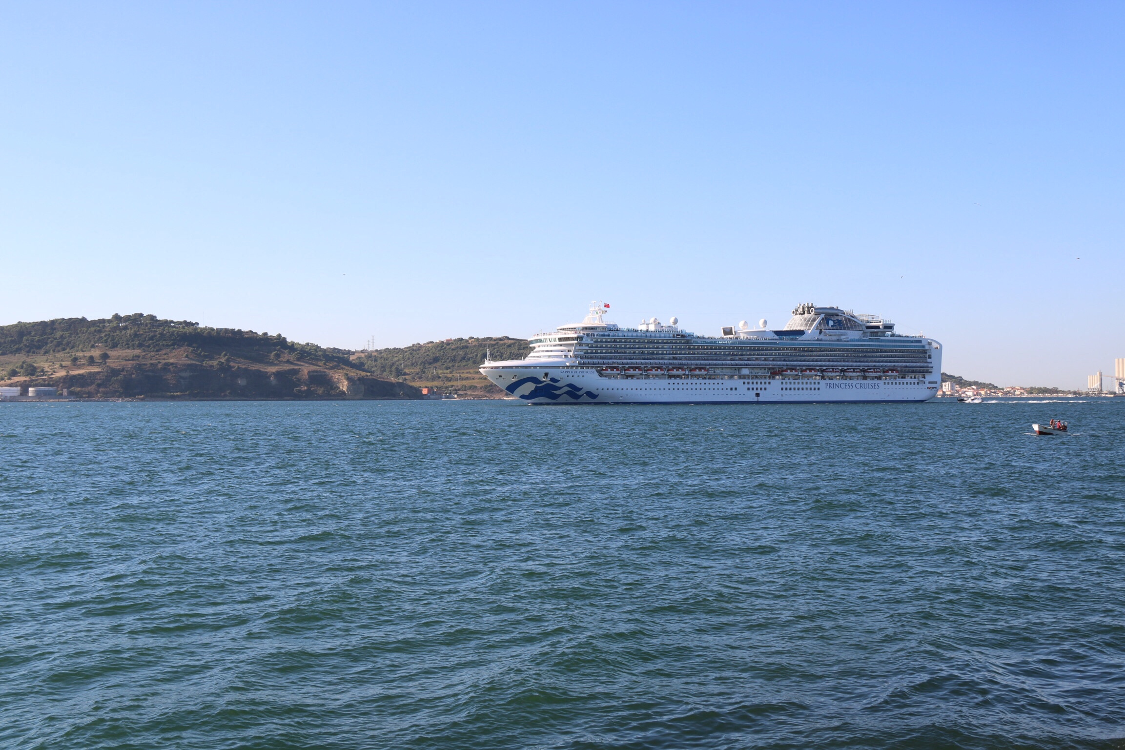 Navire de croisière sur le Tage