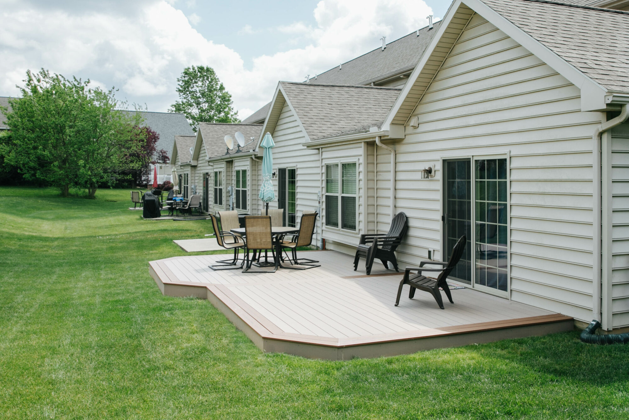 Ground level deck