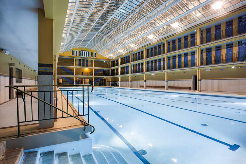 La Piscine Molitor Rouvre Avec Des Tarifs Exorbitants Paris Zigzag Insolite Secret