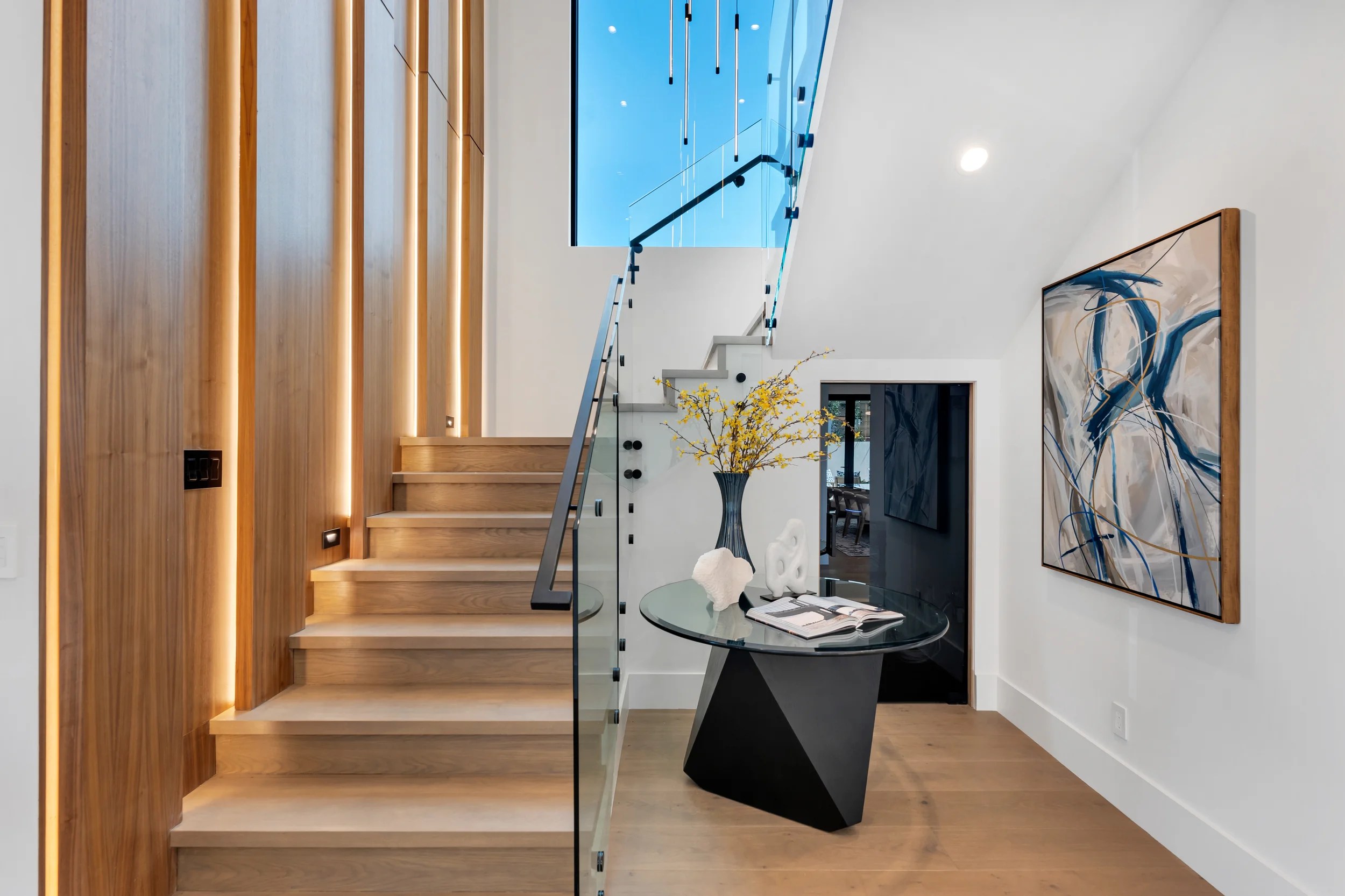 Contemporary Eco-Luxury: Using Walnut Veneer Slabs