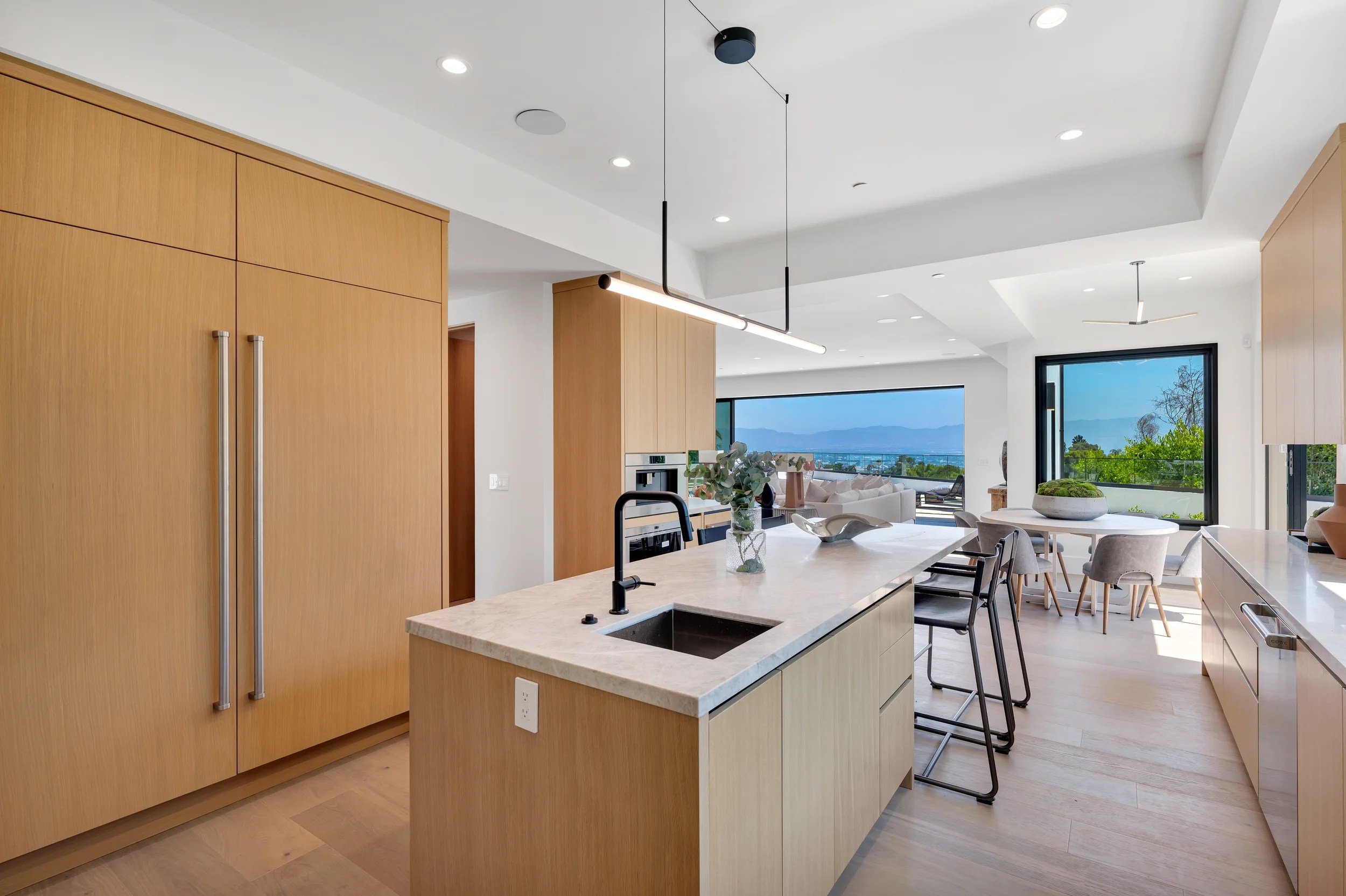 Contemporary Eco-Luxury: Sustainable Materials for Modern Homes