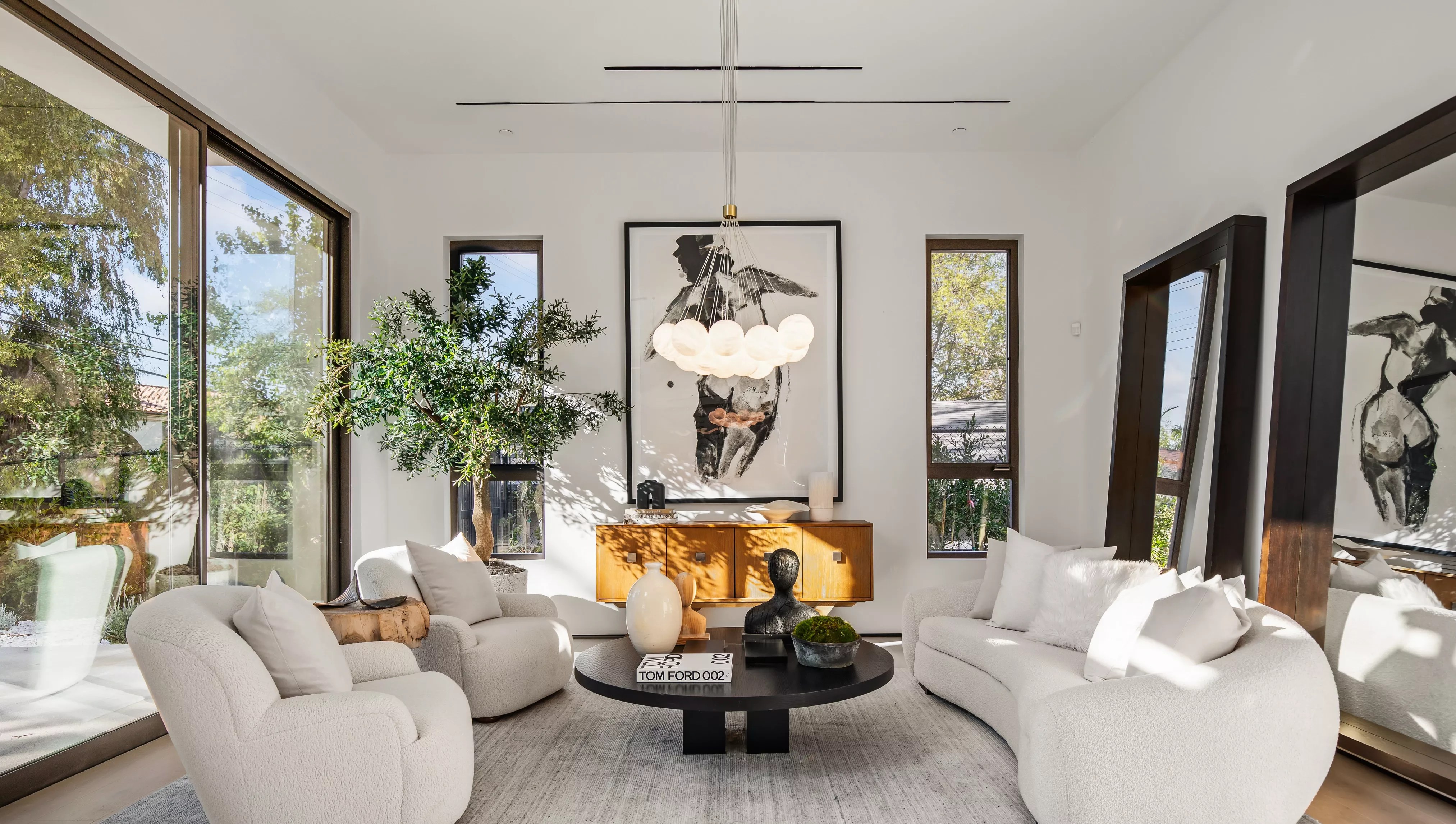 Living room featuring luxury fire-resistant materials by Interior Conception.