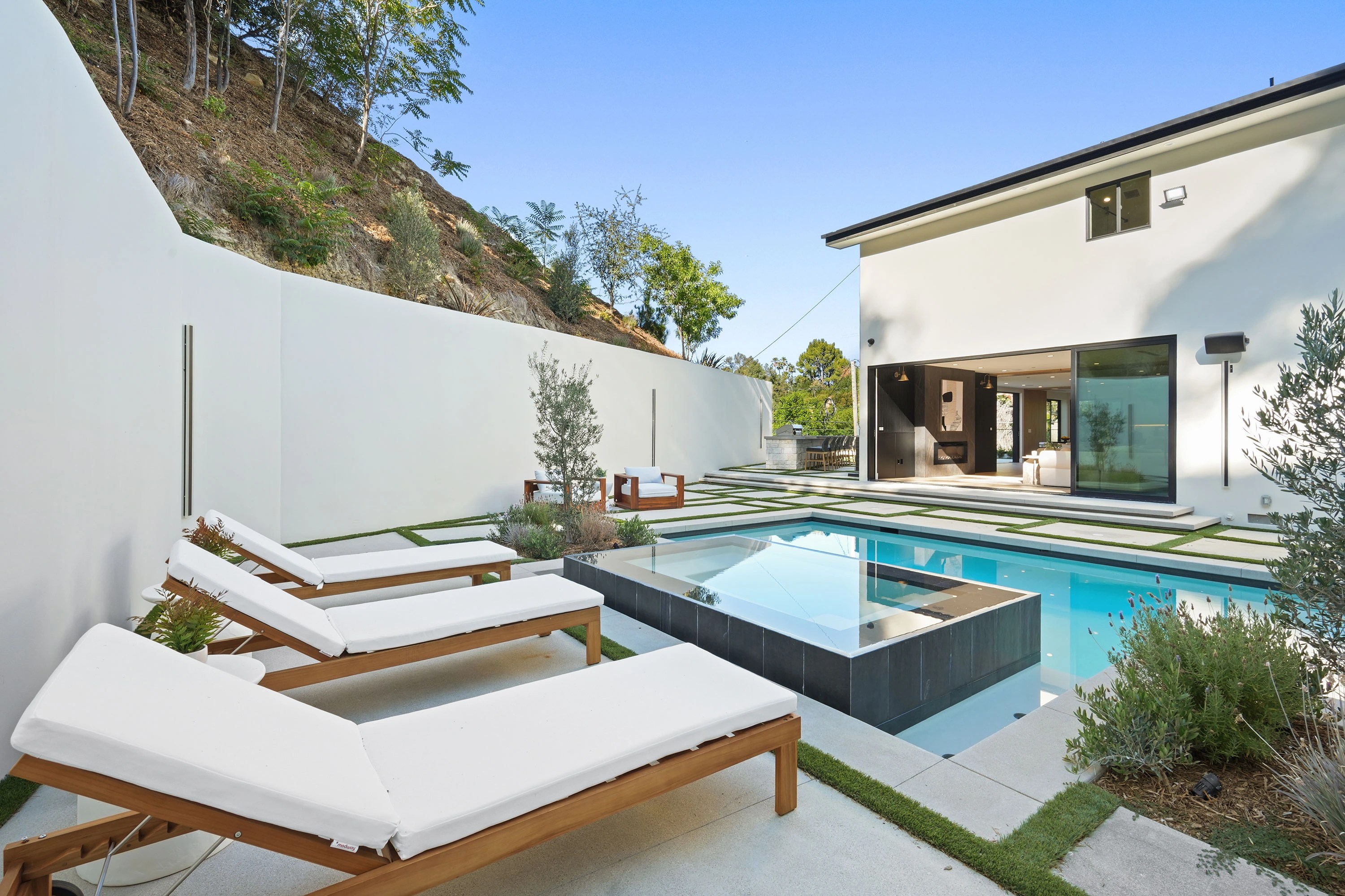 Encino, CA Pool & Hardscape Design