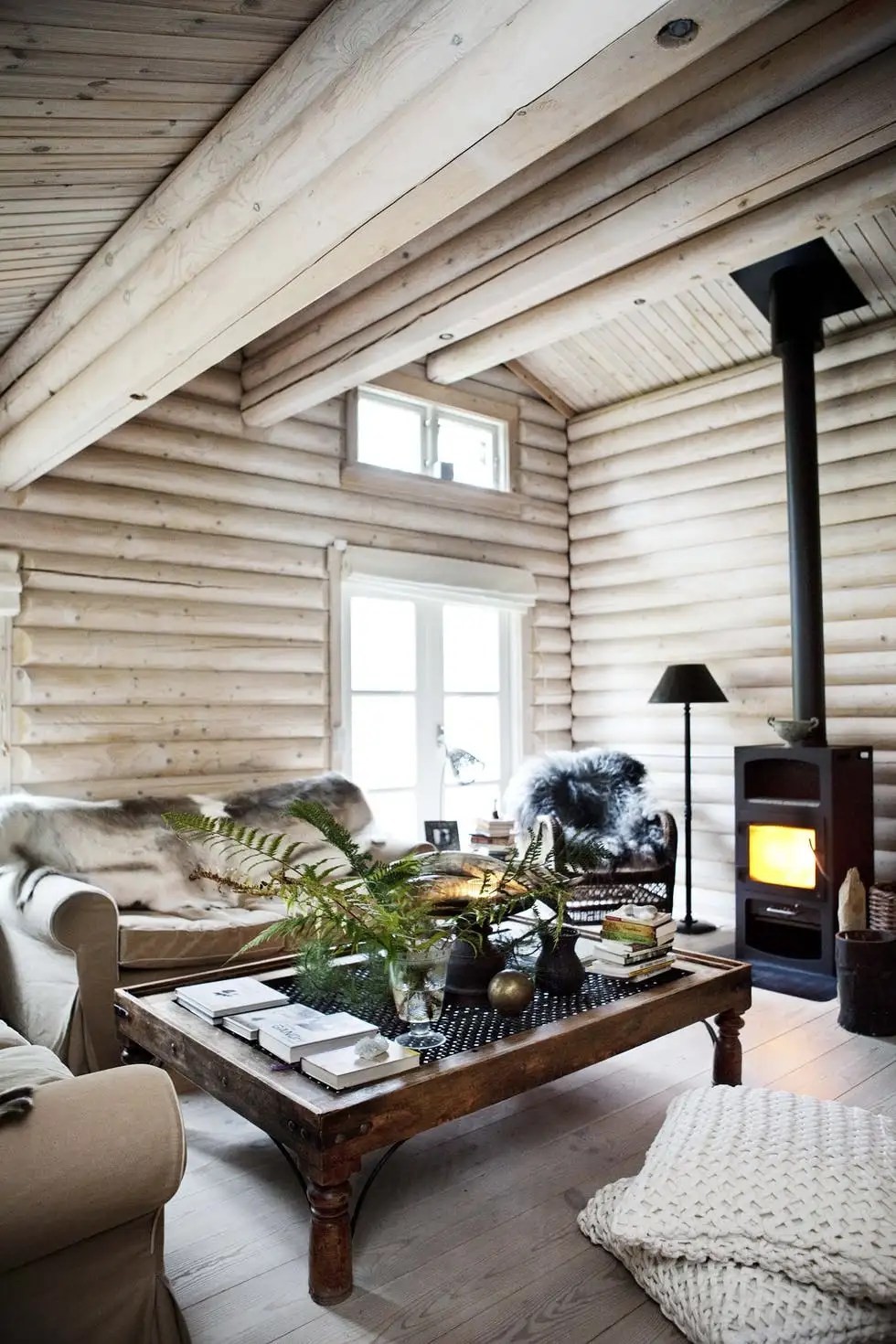 How to decorate a log cabin home