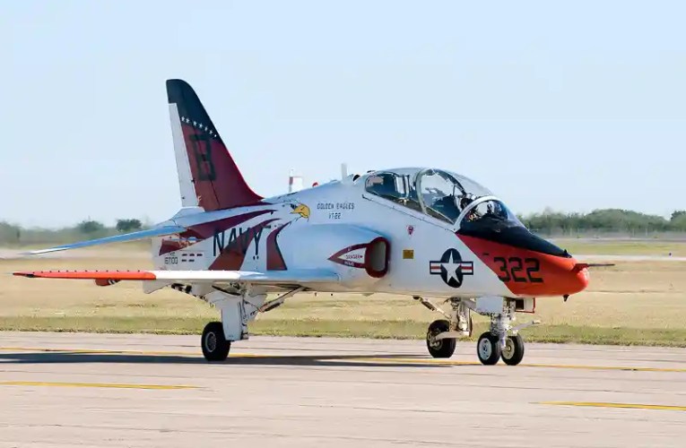 US Navy Extends Operational Life of T-45 Training Aircraft