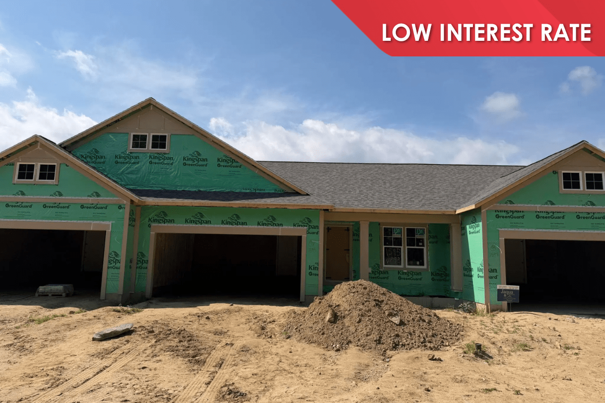 Front view of 1595 Village Cr home