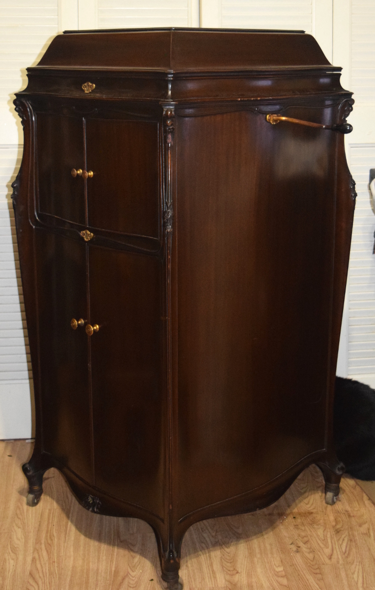 In the video above, coin talk podcast hosts aaron lammer and jay caspian kang say yes.but they have some caveats. Victrola 130 (Victrola XVII) for sale