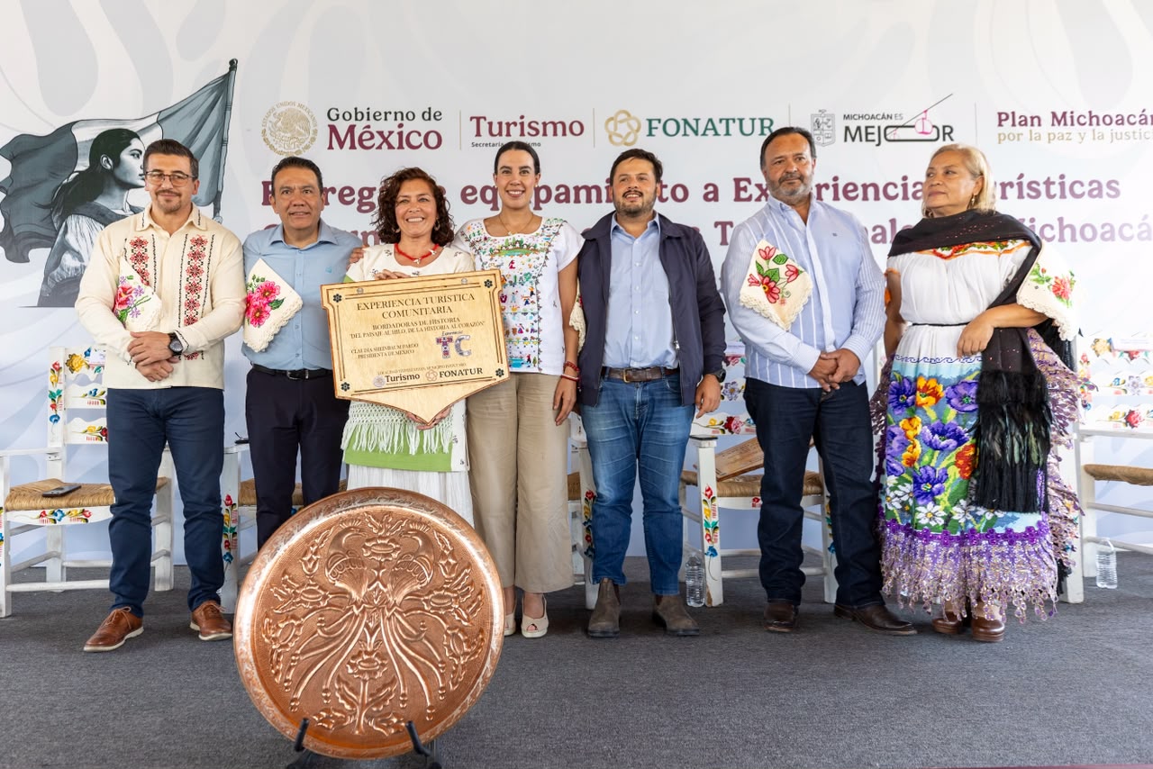 Sectur y Fonatur entregan en Pátzcuaro equipamiento a 84 proyectos comunitarios y anuncian inversión de 300 mdp