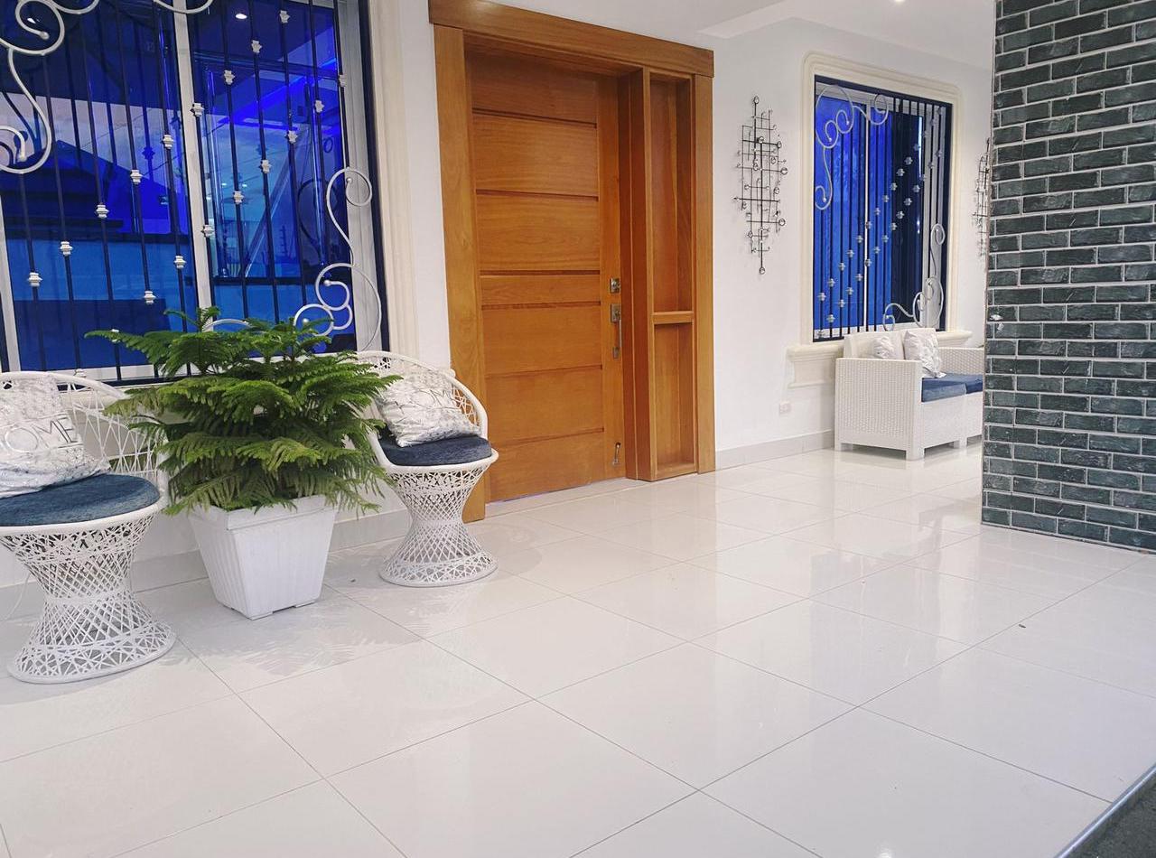 Espectacular Casa Amueblada de Venta en Corona Plaza