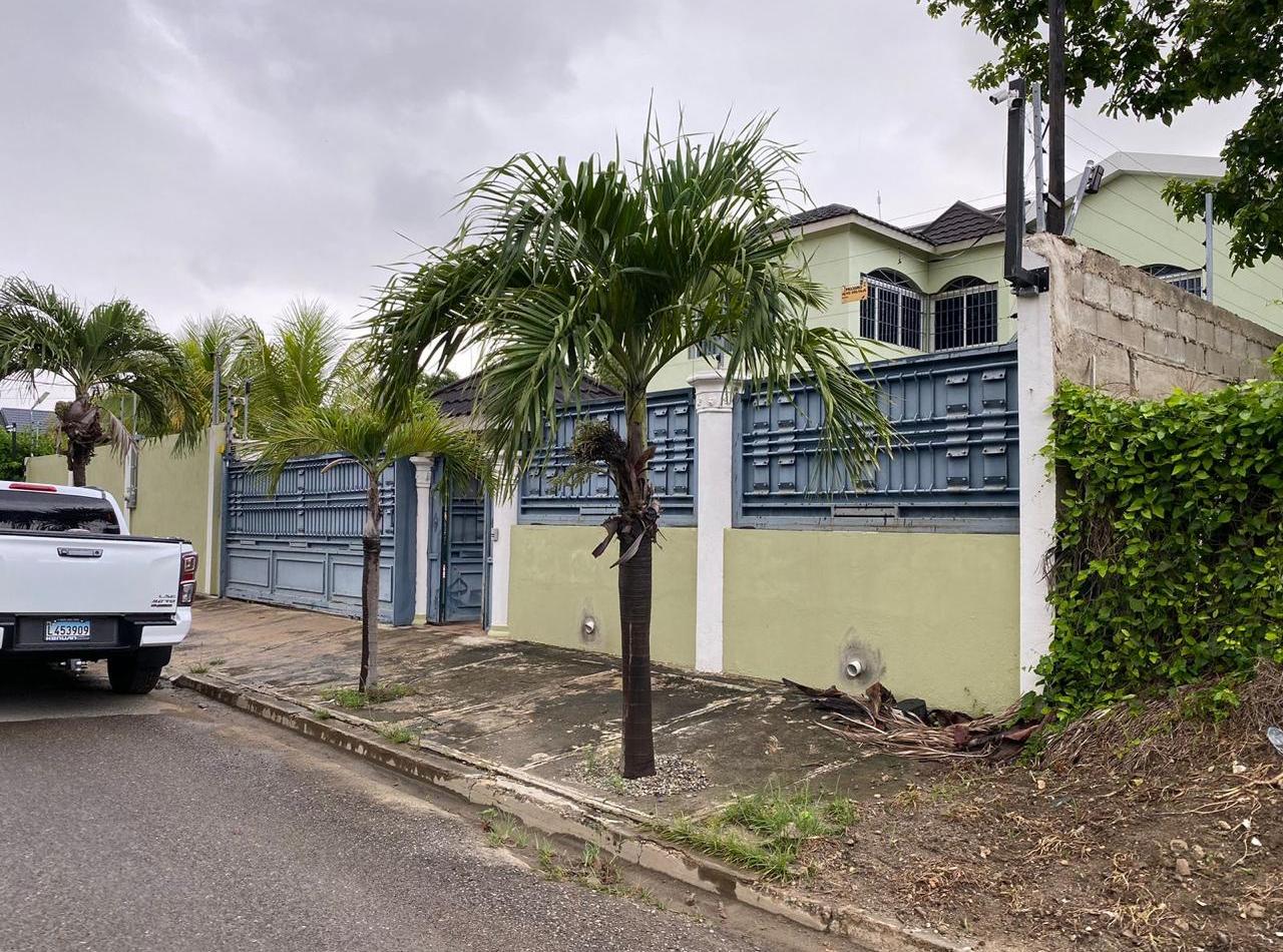 Espectacular Casa en Venta ubicada en Corona Plaza