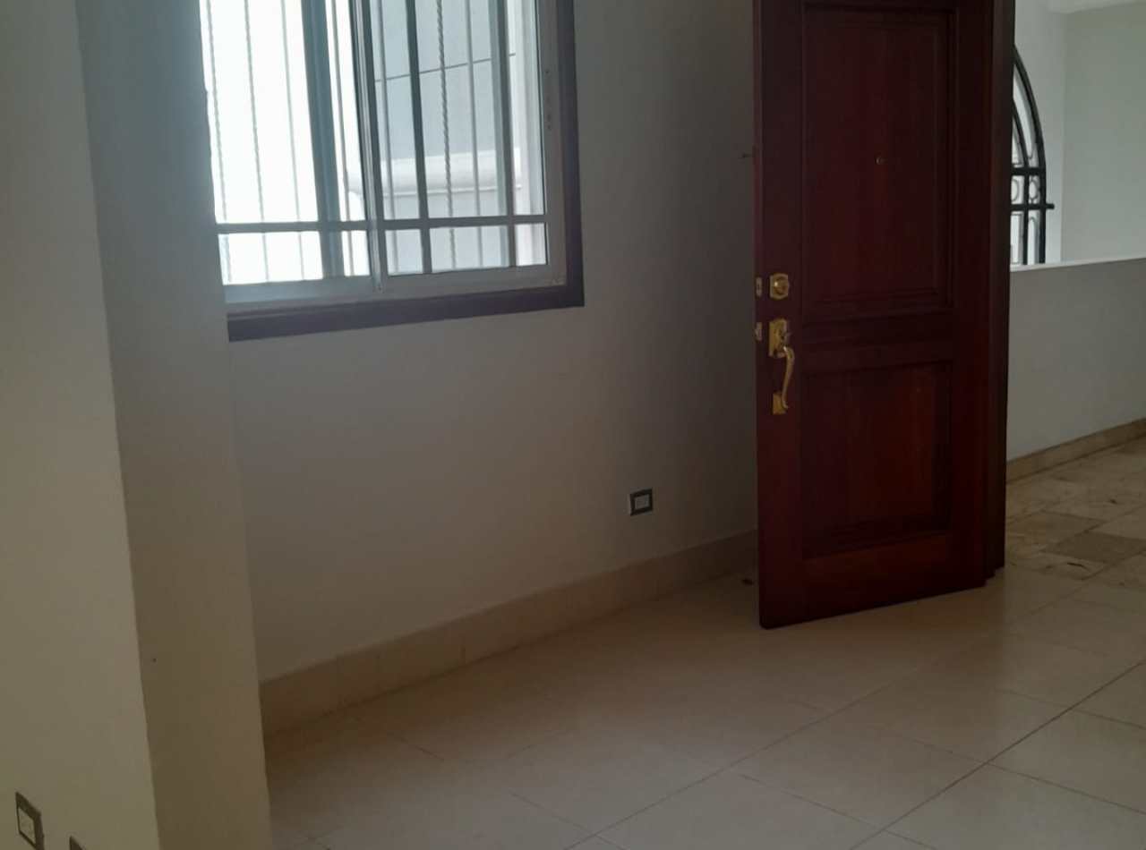 Se Alquila Apartamento Amplio en La Trinitaria, 2do Nivel