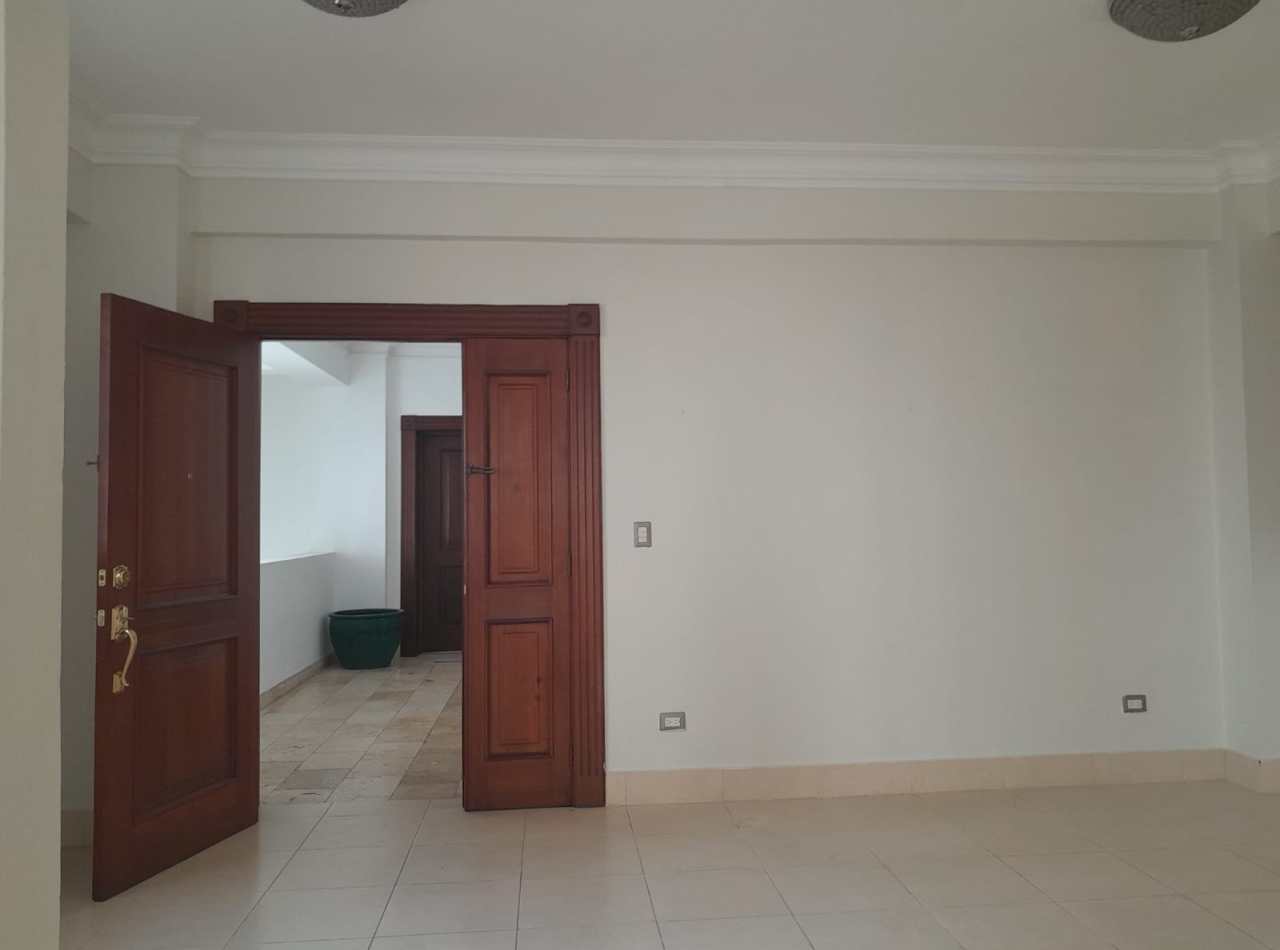 Se Alquila Apartamento Amplio en La Trinitaria, 2do Nivel