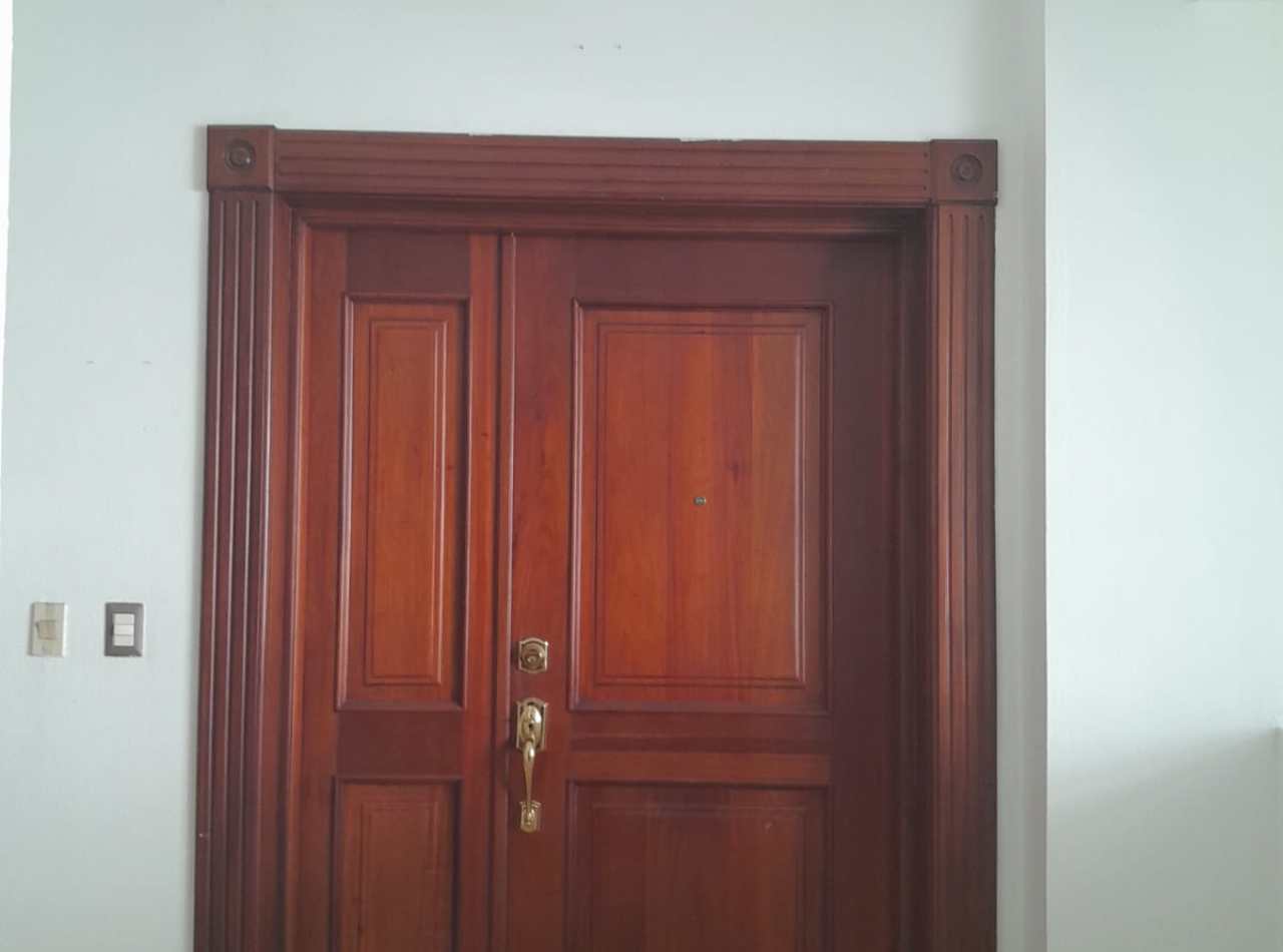 Se Alquila Apartamento Amplio en La Trinitaria, 2do Nivel