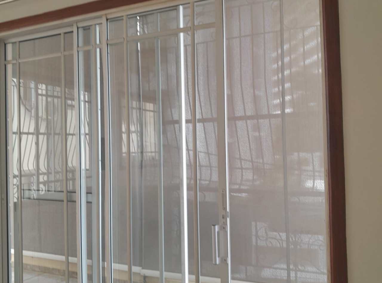 Se Alquila Apartamento Amplio en La Trinitaria, 2do Nivel