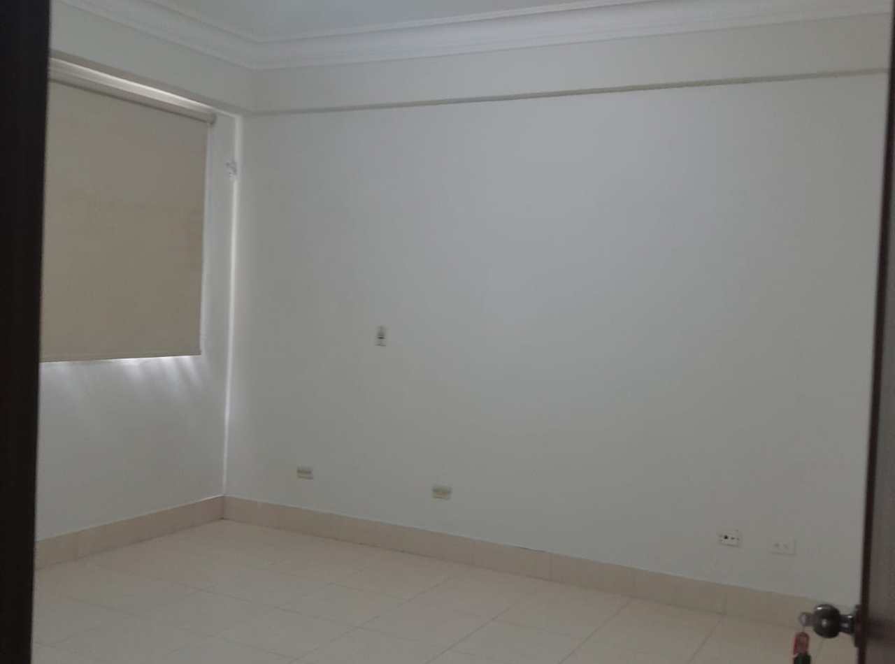 Se Alquila Apartamento Amplio en La Trinitaria, 2do Nivel