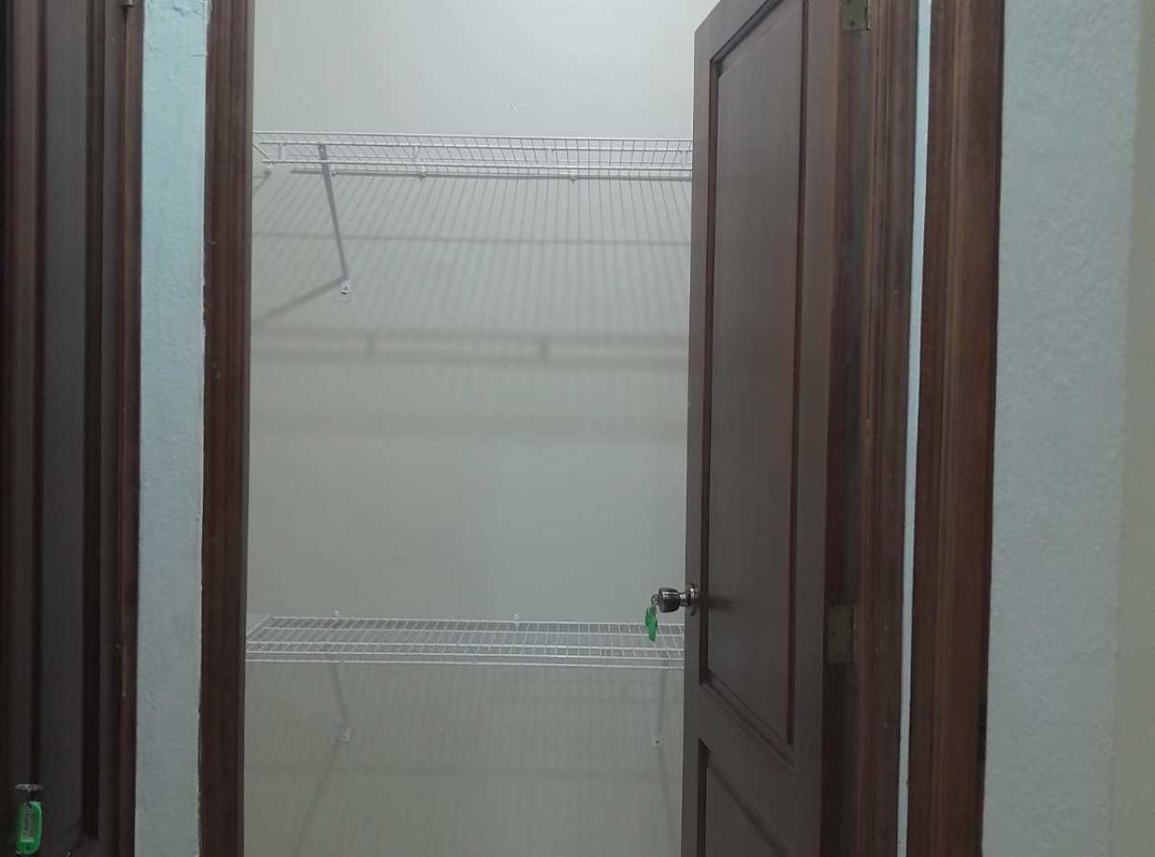 Se Alquila Apartamento Amplio en La Trinitaria, 2do Nivel